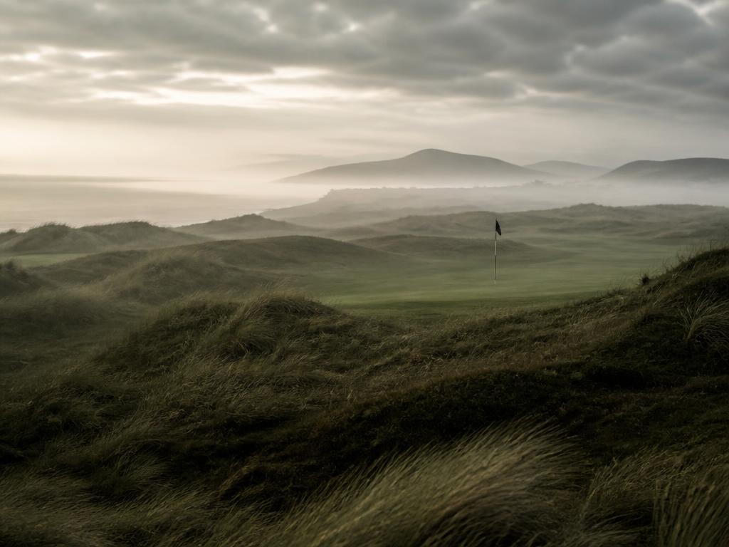 Private links course at first light